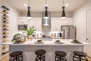 694 W Main St, Arlington, TX 76013 - Photo 2