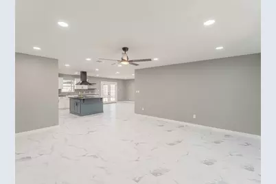 709 E Clay Street, Bowie, TX 76230 - Photo 12