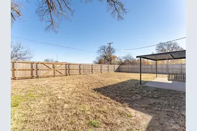 709 E Clay Street, Bowie, TX 76230 - Photo 24