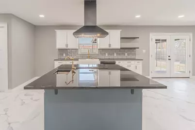 709 E Clay Street, Bowie, TX 76230 - Photo 10