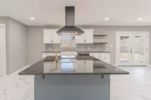 709 E Clay St, Bowie, TX 76230 - Photo 10