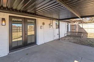 709 E Clay St, Bowie, TX 76230 - Photo 26