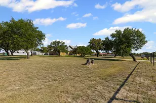 216 Megan Ct, Hudson Oaks, TX 76087 - Photo 8