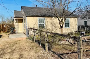 203 Ennis St, Waxahachie, TX 75165 - Photo 2