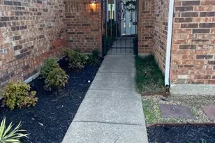 1827 Forestdale Dr, Grapevine, TX 76051 - Photo 4