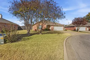 212 Preston Dr, Cleburne, TX 76033 - Photo 1