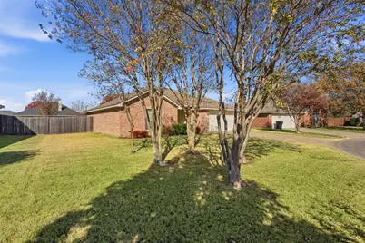 212 Preston Drive, Cleburne, TX 76033 - Photo 2