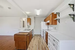 212 Preston Dr, Cleburne, TX 76033 - Photo 14