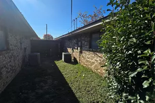 222 W Shady Grove Road W, Irving, TX 75060 - Photo 36