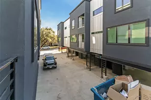 1105 Poindexter St, Fort Worth, TX 76102 - Photo 4