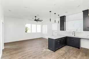 1105 Poindexter St, Fort Worth, TX 76102 - Photo 12