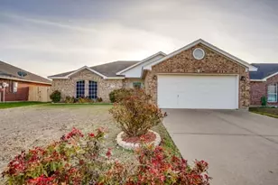 951 Morgan Dr, Burleson, TX 76028 - Photo 2
