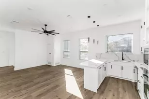 1101 Poindexter St, Fort Worth, TX 76102 - Photo 10