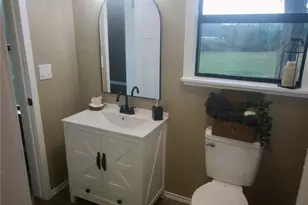 514 E Linn St, Huntington, TX 75949 - Photo 32