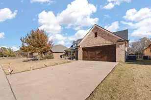3137 Shoreline Dr, Burleson, TX 76028 - Photo 2
