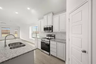 4532 Lyreleaf Dr, Fort Worth, TX 76036 - Photo 2