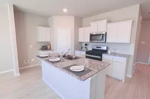 10613 Dripping Creek Ln, Fort Worth, TX 76036 - Photo 2