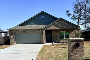 1403 Jefferson St, Bowie, TX 76230 - Photo 1