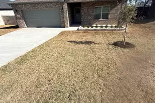 1403 Jefferson St, Bowie, TX 76230 - Photo 4