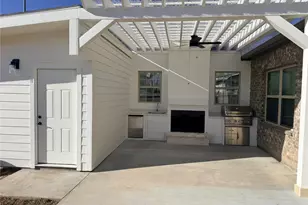 1403 Jefferson St, Bowie, TX 76230 - Photo 38