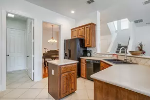 8216 Dogwood Ln, Irving, TX 75063 - Photo 14