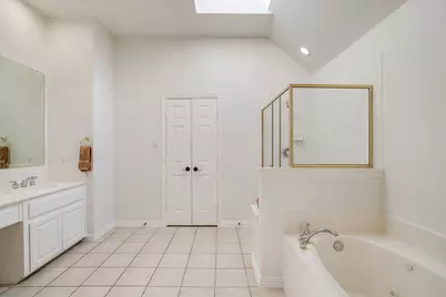 8216 Dogwood Lane, Irving, TX 75063 - Photo 8