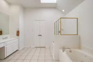 8216 Dogwood Ln, Irving, TX 75063 - Photo 8