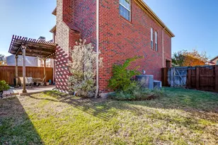 8216 Dogwood Ln, Irving, TX 75063 - Photo 32