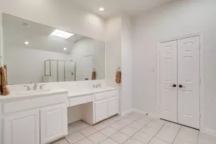 8216 Dogwood Ln, Irving, TX 75063 - Photo 22