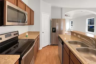1702 Blue Jay Dr, Ennis, TX 75119 - Photo 2