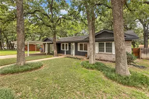 204 Juniper St, Mansfield, TX 76063 - Photo 2