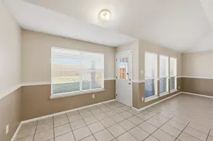 421 Kingfisher Ln, Arlington, TX 76002 - Photo 4