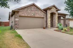 1445 Elkford Ln, Fort Worth, TX 76247 - Photo 4