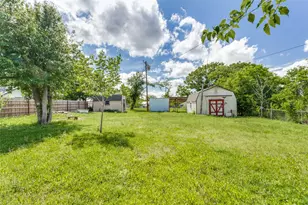 227 N 9th St, Jacksboro, TX 76458 - Photo 12