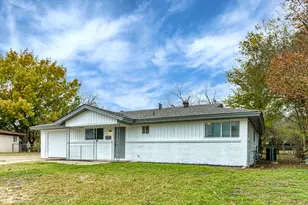 102 Mildred Ln, Benbrook, TX 76126 - Photo 2