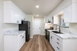 102 Mildred Ln, Benbrook, TX 76126 - Photo 10