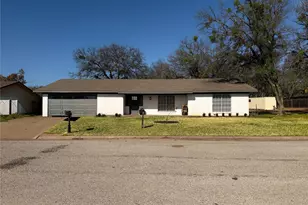 1033 Royal Ln, Graham, TX 76450 - Photo 1