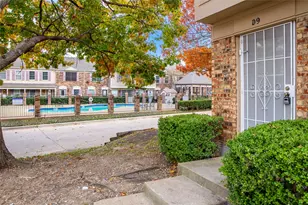 613 Carriagehouse Ln, Garland, TX 75040 - Photo 2