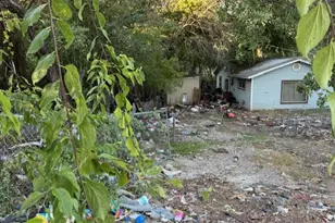 2820 Oak Wood St, Granbury, TX 76048 - Photo 22