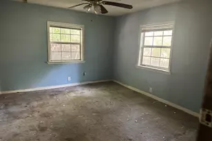 2820 Oak Wood St, Granbury, TX 76048 - Photo 8