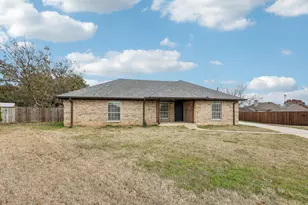320 Edgewood St, Krum, TX 76249 - Photo 2