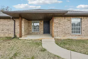 320 Edgewood St, Krum, TX 76249 - Photo 4