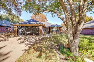 1108 Windy Meadows Dr, Burleson, TX 76028 - Photo 4