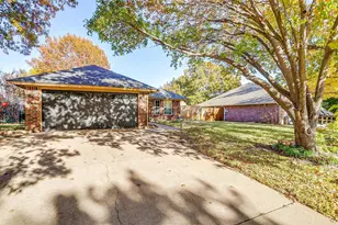 1108 Windy Meadows Dr, Burleson, TX 76028 - Photo 2