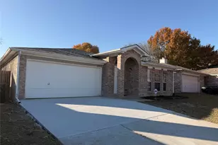 322 Moss Hill Dr, Arlington, TX 76018 - Photo 2