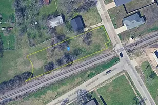 212 Peters St, Waxahachie, TX 75165 - Photo 1