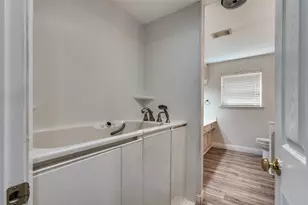 4017 Emerald Oaks Dr, Haltom City, TX 76117 - Photo 20