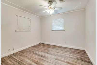 4017 Emerald Oaks Drive, Haltom City, TX 76117 - Photo 12