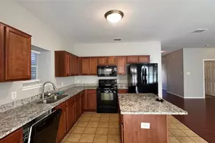 8128 Hulen Park Cir, Fort Worth, TX 76123 - Photo 6