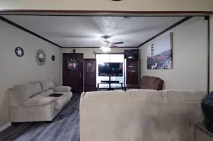 109 Ridgeway Cir, Lewisville, TX 75067 - Photo 2